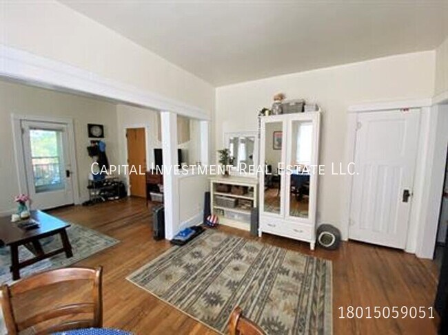 Building Photo - 470 E 300 S
