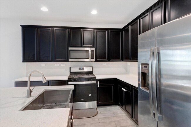 Building Photo - 420 Winding Hollow Ln