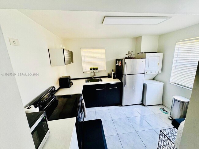 Building Photo - 11216 SW 12th St