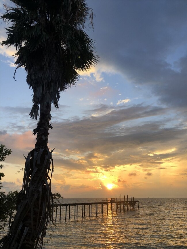 Building Photo - 135 1st St