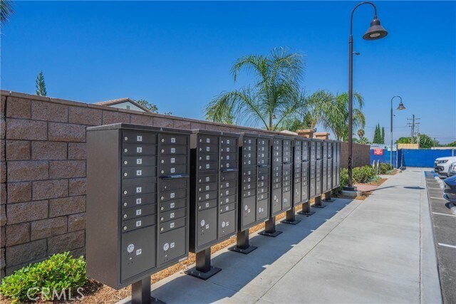 Building Photo - 2317 W Broadway