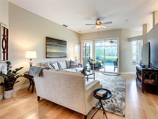 Building Photo - 539 Fallbrook Dr