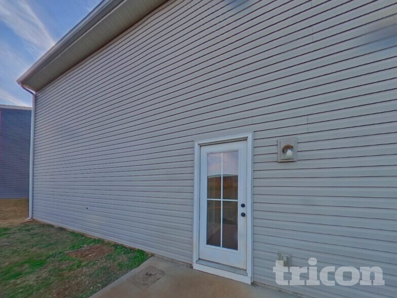 Building Photo - 467 Hobson Wy