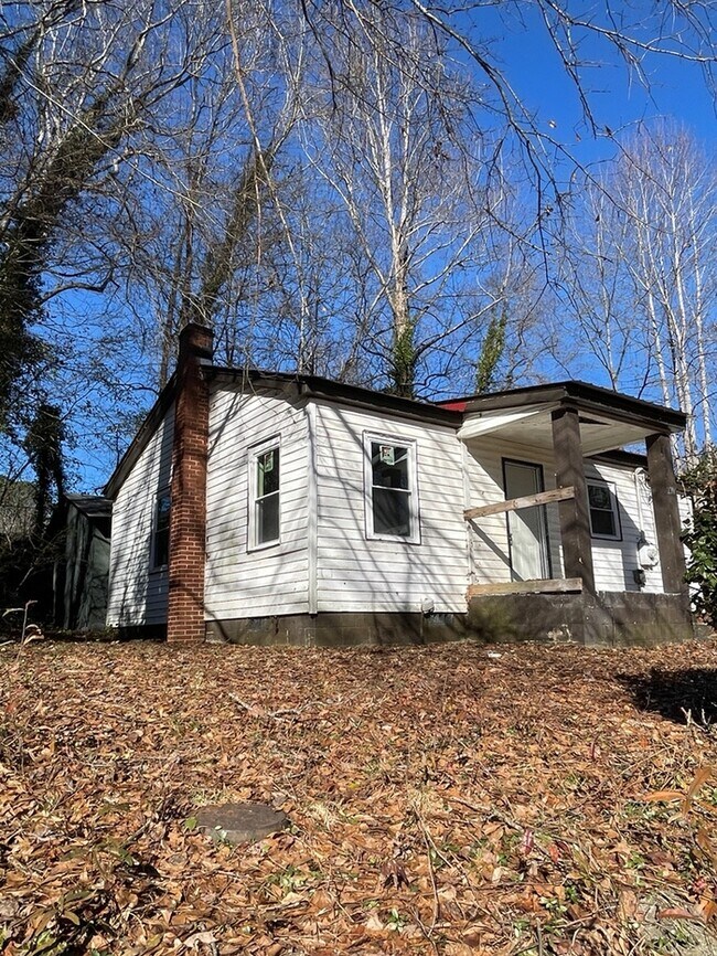 Building Photo - 220 Baker Cir