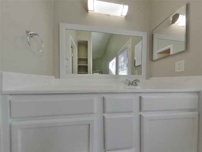 Building Photo - 8711 Croteau Dr
