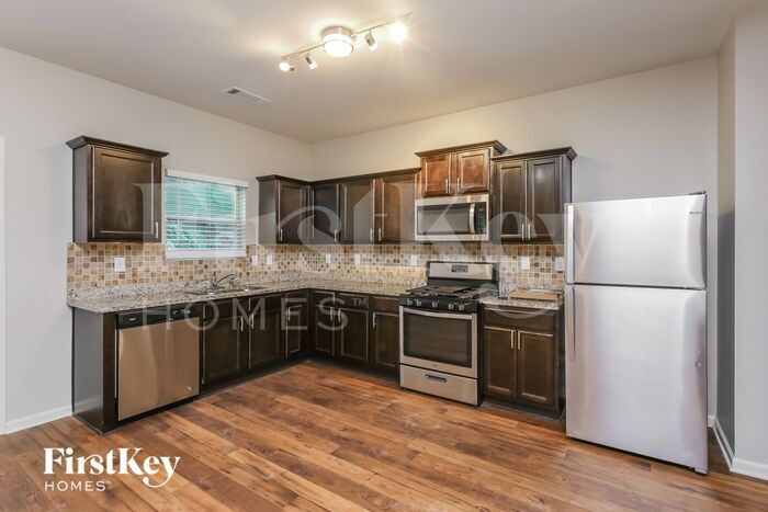 Building Photo - 840 Castilla Way
