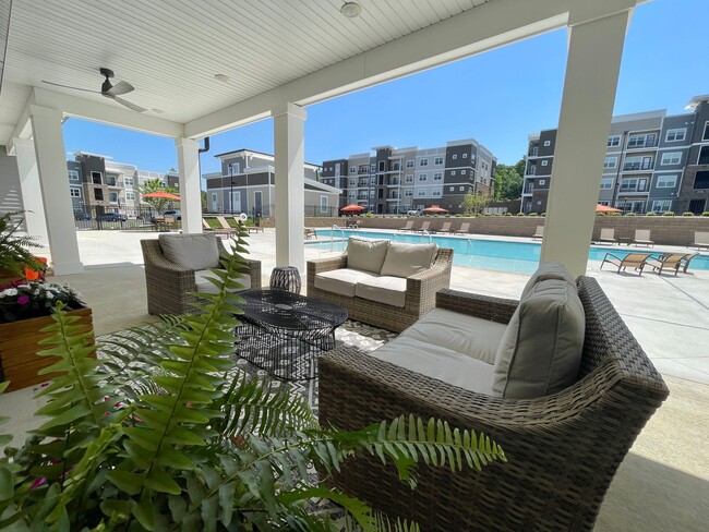 Building Photo - Tuscany con Terrazza | 1 Bed 1 Bath | 773 sf