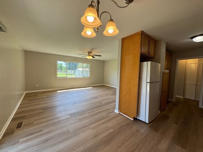 Building Photo - 3 Bedroom, 2 Bath home in Live Oak