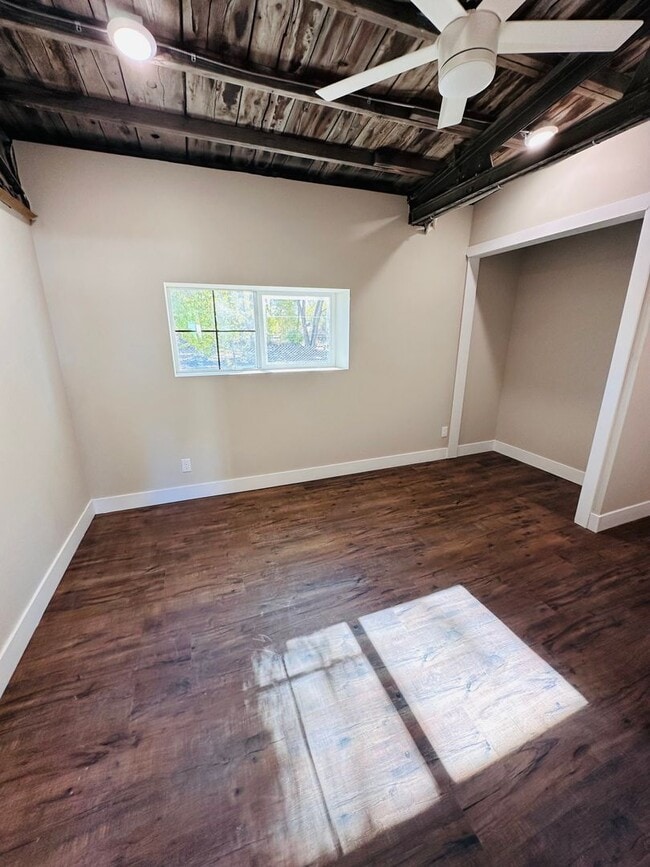 Building Photo - Cute studio