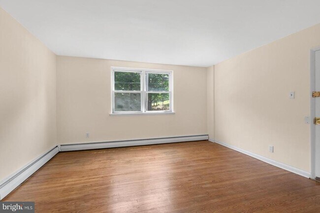 Building Photo - 5990 Henry Ave