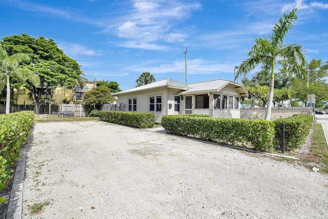 Building Photo - 11 SW 11th Ave