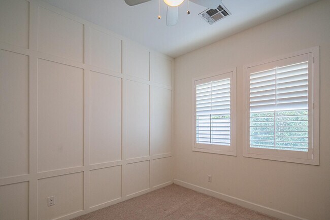 Building Photo - 3850 E Crittenden Ln