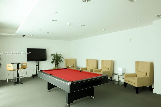 Building Photo - 350 NE 24th St