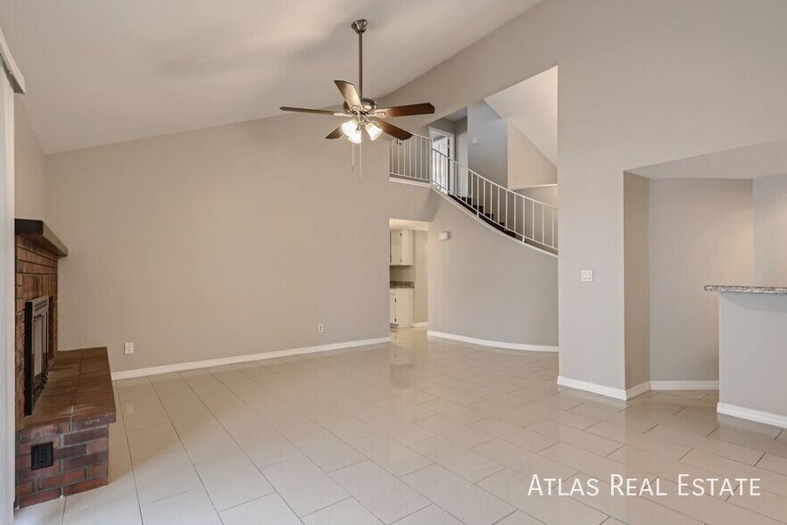 Building Photo - 5337 W Desert Hills Dr