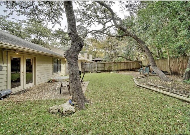 Building Photo - 9518 Topridge Dr