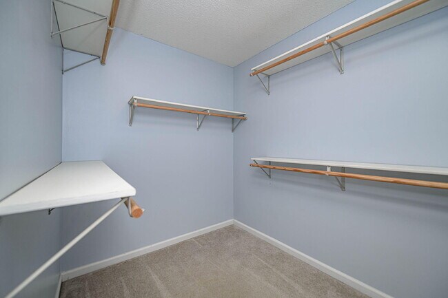 Building Photo - 709 Campusview Dr