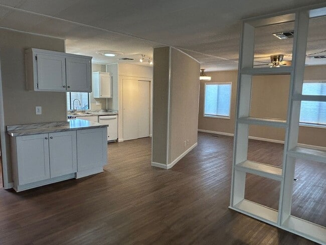 Building Photo - Long Term 2 bedroom in Sun Lakes