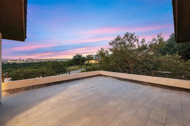 Building Photo - 13701 Montview Dr