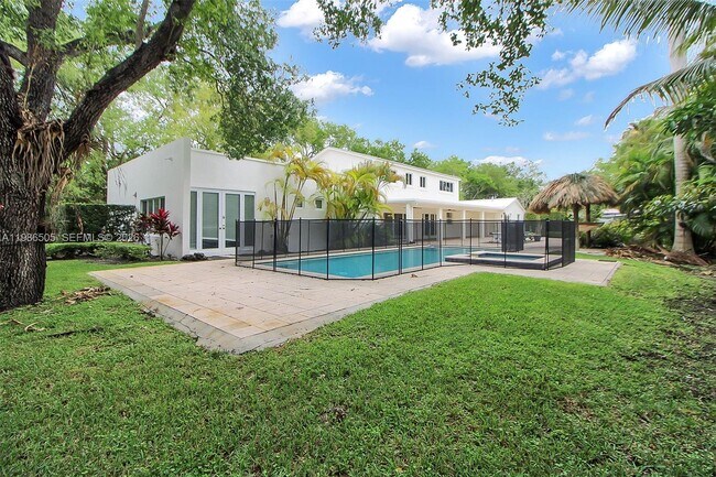 Building Photo - 6900 SW 104th St