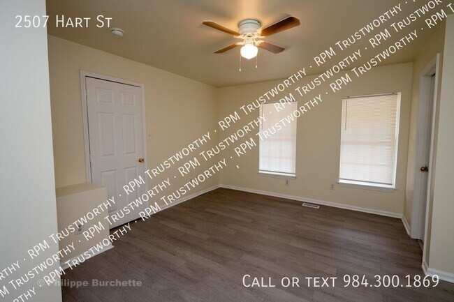 Building Photo - 2507 Hart St