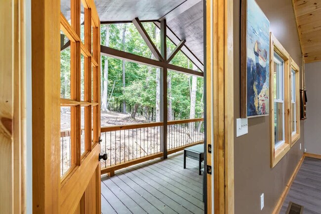 Building Photo - 43 Medina Ct