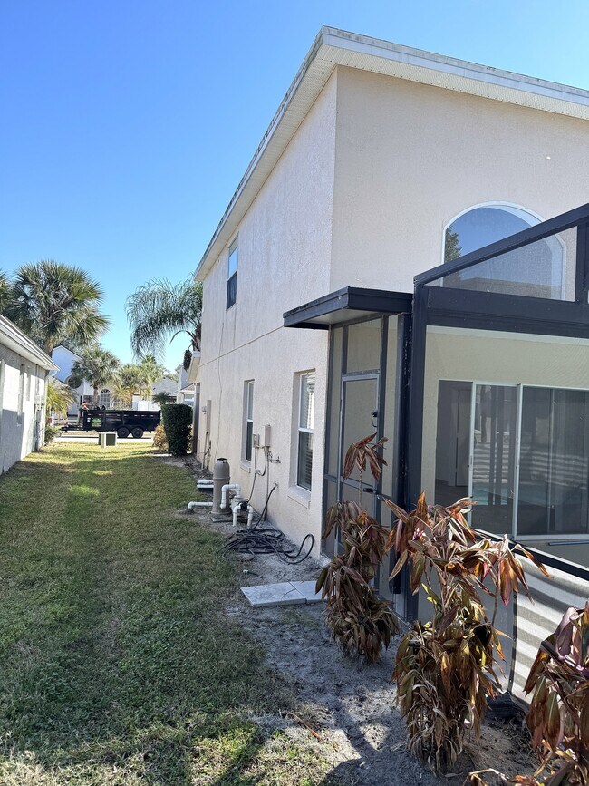 Building Photo - 1851 Wedgewood Way