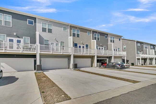 Building Photo - Modern Townhome in Prime Moncks Corner Loc...