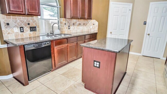 Building Photo - 2808 White Oak Ln