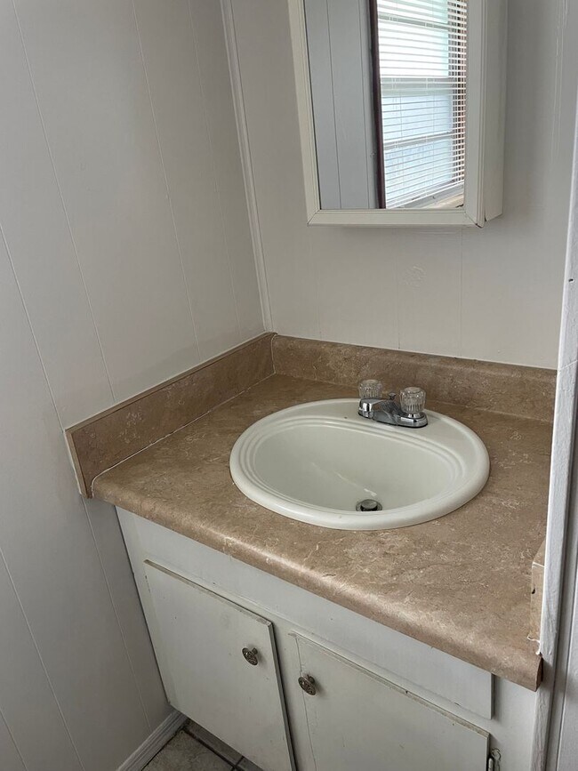 Building Photo - 596 Florosa Ct