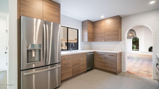 Building Photo - 6833 N 18th St