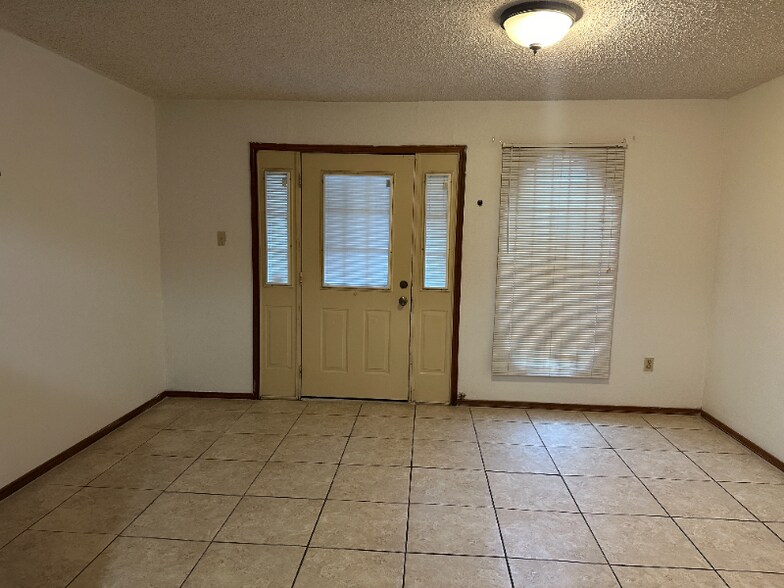 Building Photo - 3501 N 23rd Ln