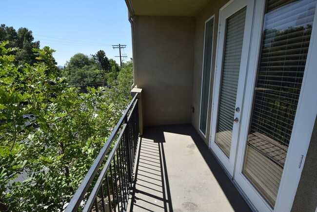 Building Photo - 7851 Ventura Canyon Ave
