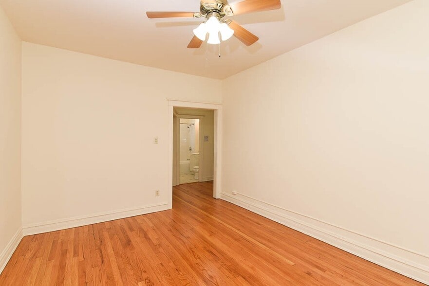 Building Photo - 3508 N Wolcott Ave