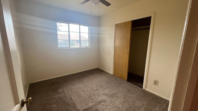 Building Photo - 3 Bedroom home with 1 Bathroom and Large Back yard