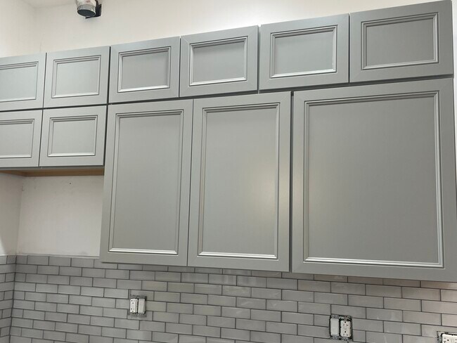 Building Photo - 4410 N Western Ave