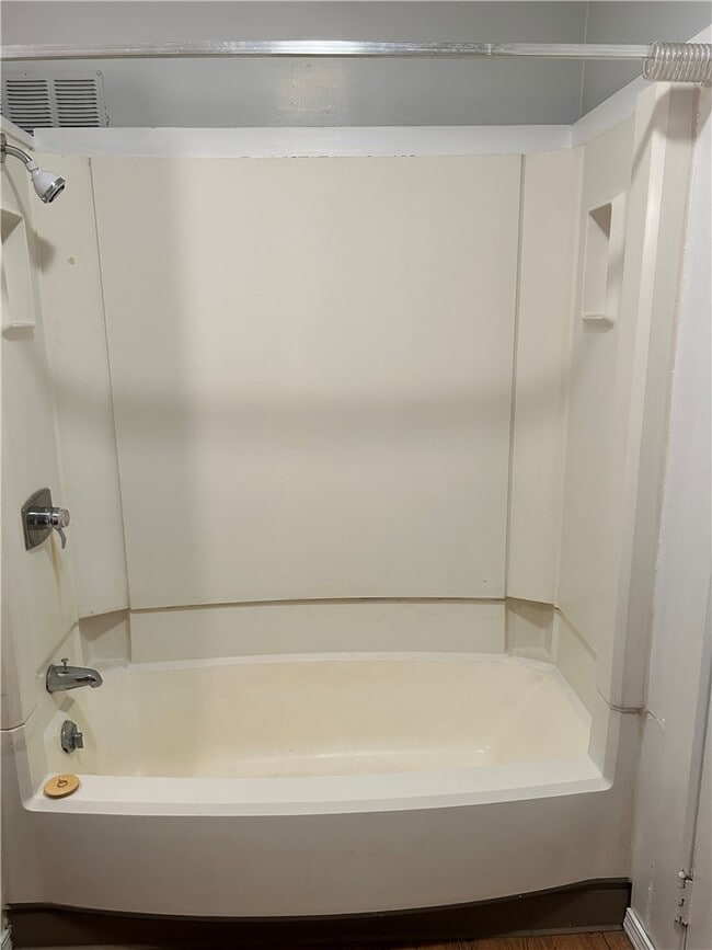 Building Photo - 426 W Clinton St