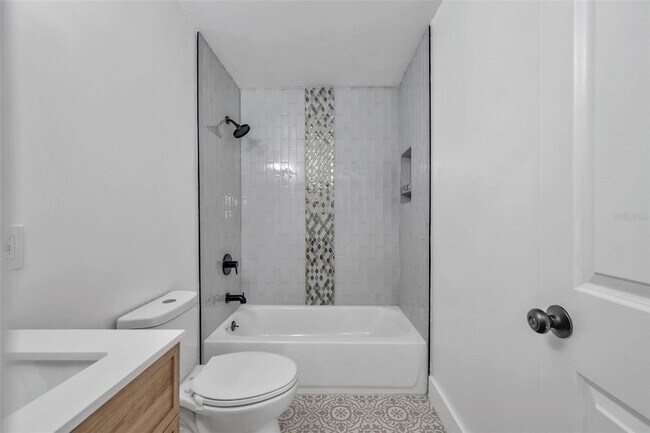 Building Photo - 304 W Idlewild Ave