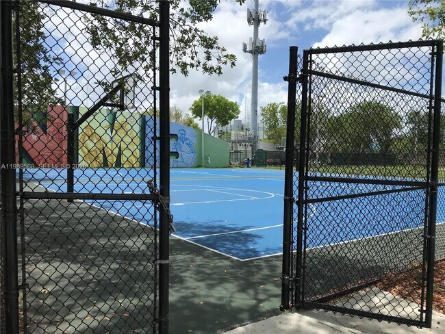 Building Photo - 2079 NE 167th St