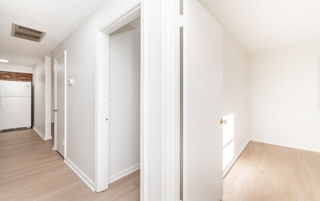 Building Photo - 4BR/2Ba house- Ready for new occupant!