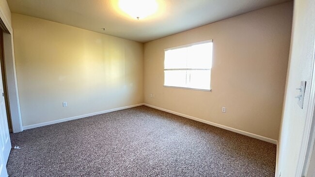 Building Photo - Newly available Stunning 2 Bedroom home fo...