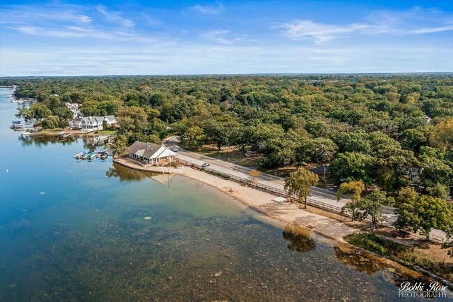 Building Photo - 2140 S Shore Dr