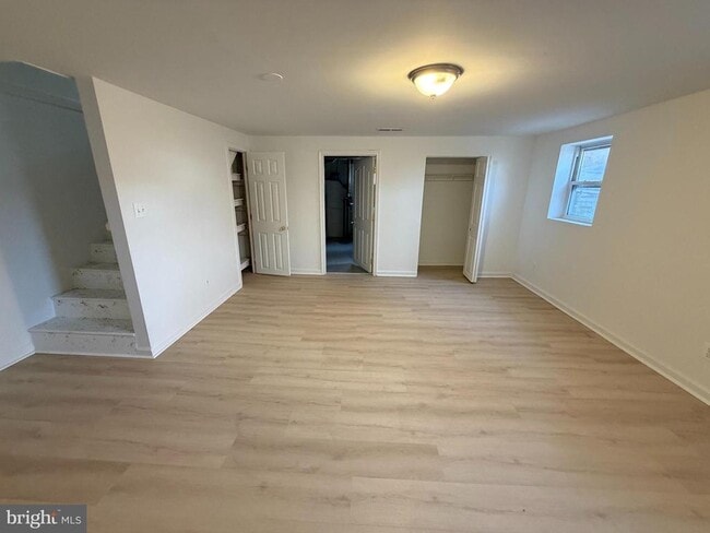 Building Photo - 1304 S Walter Reed Dr