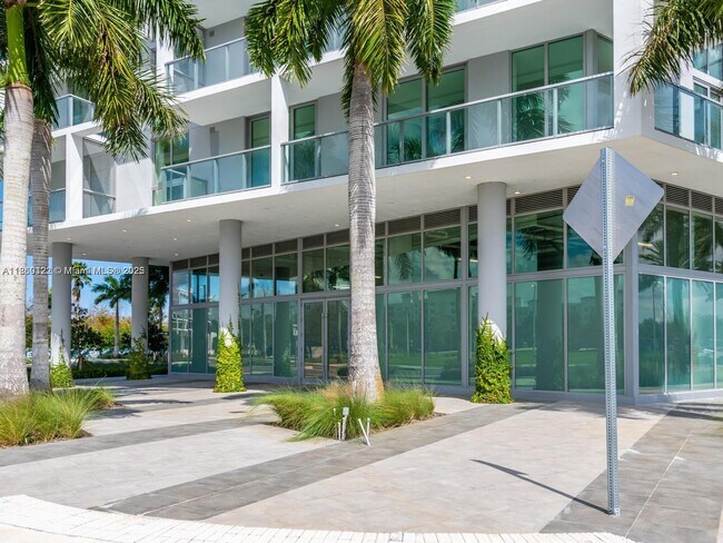 Building Photo - 2000 Metropica Wy