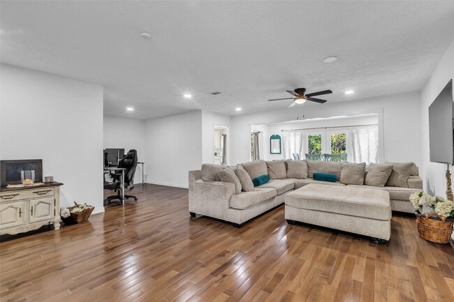Building Photo - 1710 Hill Top Ln