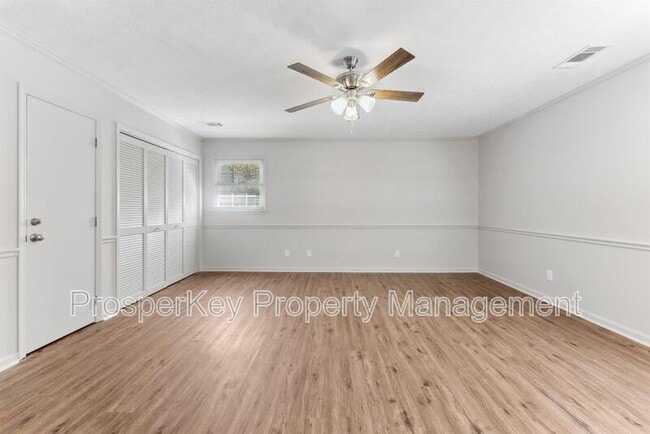 Building Photo - 4924 Roxbury Dr