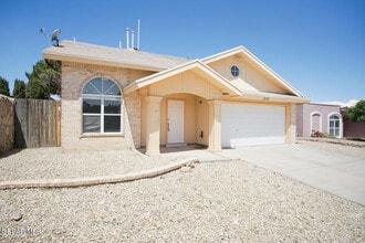 Building Photo - 2151 Sun Manor Dr