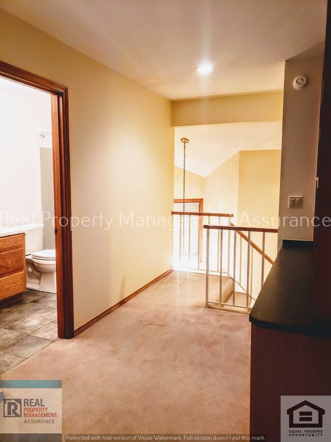 Building Photo - 2067 Sunray Cir