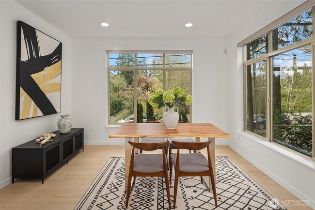 Building Photo - 3bd/2.25Ba Seattle Townhouse