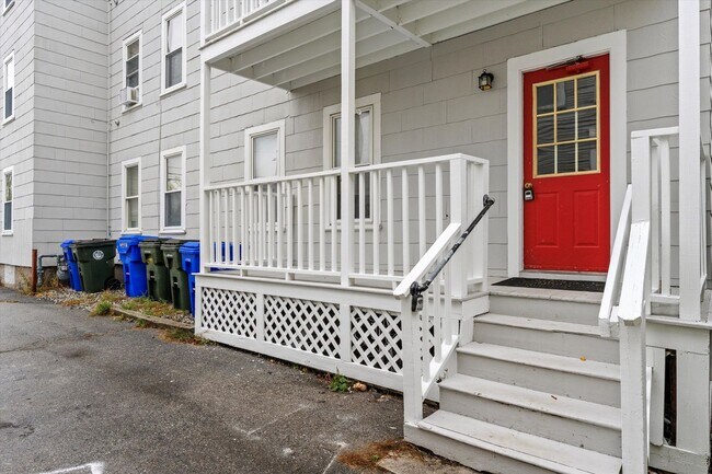 Building Photo - 651 Lake Ave, #3, Manchester NH 03103