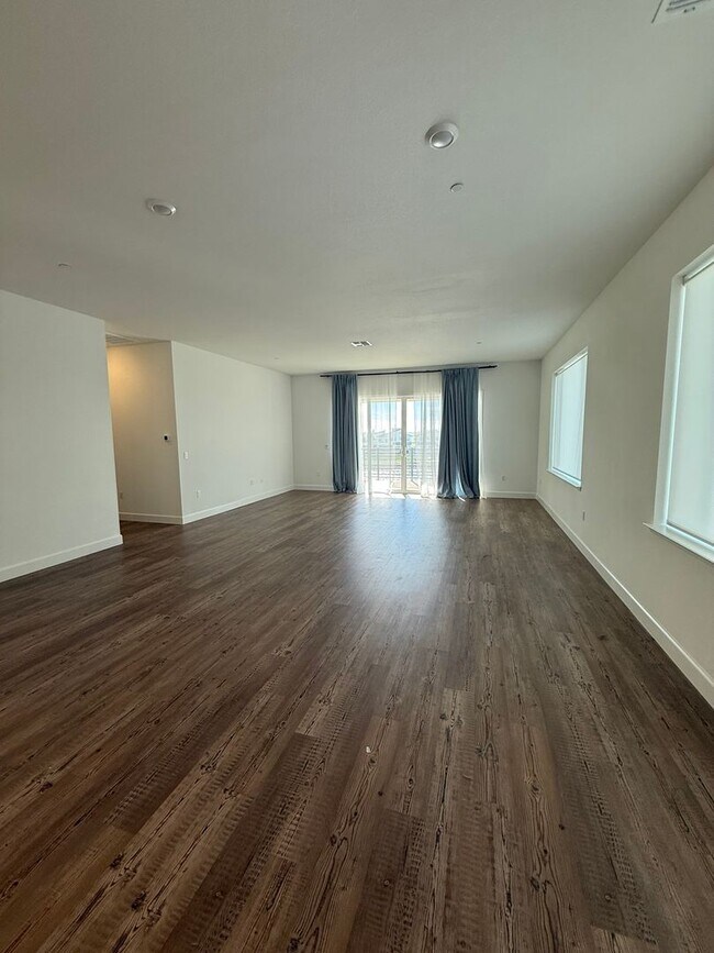 Building Photo - LAKE VIEW